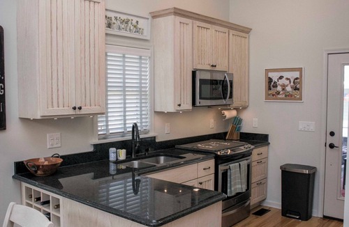 Hammondsport Cabin | Welcome to The Little Green Lakehouse at Sylvan Beach