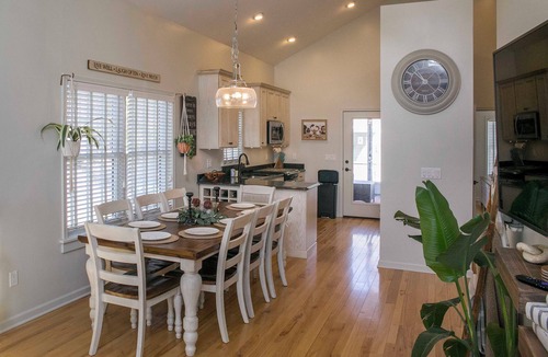 Hammondsport Cabin | Welcome to The Little Green Lakehouse at Sylvan Beach