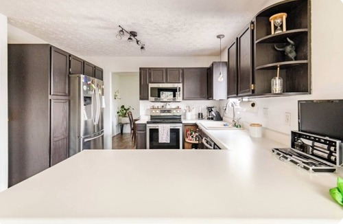 Grove City House | Welcome to your plant filled boho escape. 15 minutes from downtownColumbus.