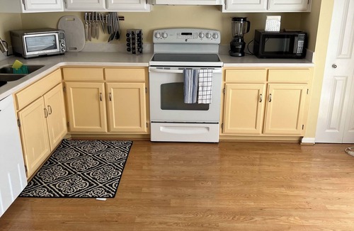 State College House | Welcoming 3-bedroom townhome in Tofftrees - only 2.5 miles to Beaver Stadium