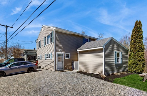Boothbay Harbor House | Well-located, dog-friendly home - walk to footbridge & Barrett Park