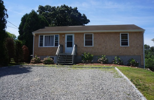 Bonnet Shores House | Well-maintained 4 bdrm home, 2 bath home in Bonnet Shores