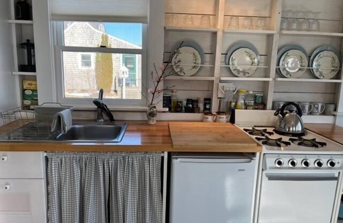 Stonington Cabin | West Cottage- Small Ocean View Cottage