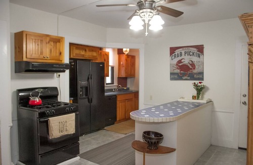 Parkside Apartment | West End 2nd Floor Apartment 762 Congress Street
