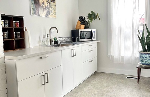 West End Apartment | West End's Diamond in the Rough 2-bedroom Apartment with Parking & WiFi