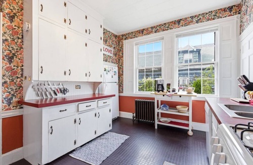 Parkside Apartment | West End Stylish & Creative Home w/Parking