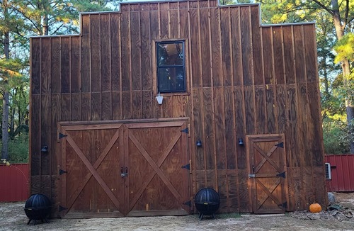 Mineola Cabin | Western Style Bank in the East Texas Piney Woods - Rustic Trails Texas LLC