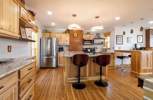 Front Park Apartment | Westside Luxury w/Antique Charm, Large 2BR