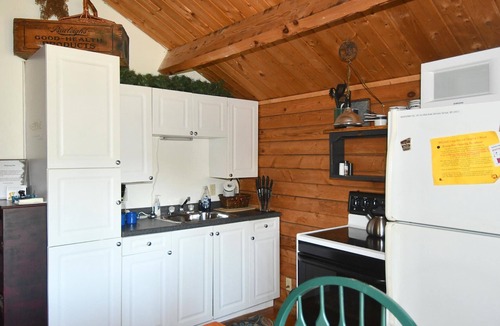 Berkeley Springs Cabin | Whispering Hills - Couples Getaway