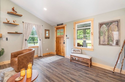 Biglerville House | Whispering Pines Cabin Cozy Forest Cabin Retreat