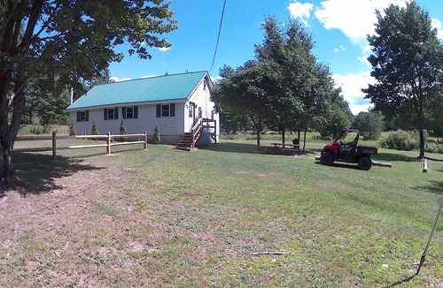 Mills House | White Knoll Hideaway, warm cozy cabin on top of mountain on a quiet dirt road