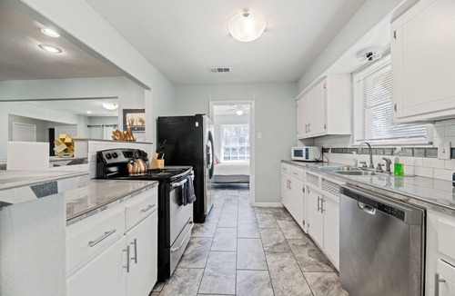 Dallas House | White Rock Estate: Graceful 5-Bedroom Home