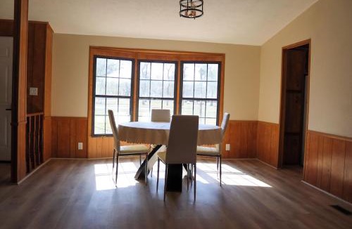 Damon House | White-tailed Ranch - Peaceful 1-Acre Nature Escape