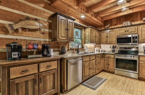 Ellijay Cabin | Whitewater Falls | Ellijay, GA