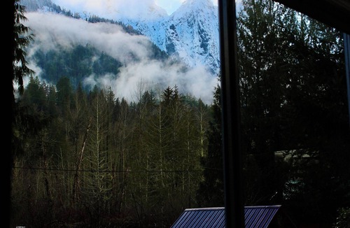 Gold Bar Cabin | Wild Sky river cabin above the Skykomish