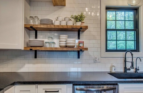 Valois Cabin | Wildwood Cabin: cozy cabin in woods,with fireplace