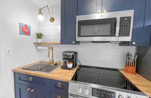 Loveitts Field Apartment | Willard By the Sea - 30 ft to the beach- 2nd floor