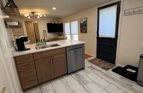Williamsville House | Williamsville Village Mid-Century Modern Bungalow 2-bedroom house New Remodeled