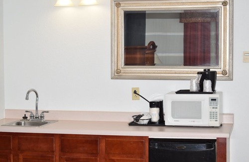 Austintown Hotel | Wingate Suites by Wyndham Youngstown - Austintown