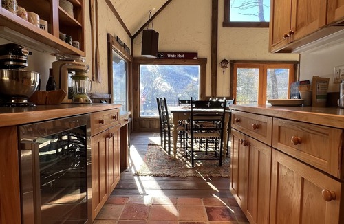 Sunday River Area Ski Chalet | Winterfell: Ski Chalet Retreat, 2 Min Walk to Slopes, Hot Tub/Sauna, Sleeps 18!