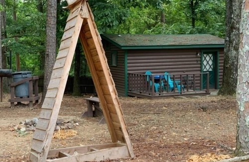 Broken Bow Cabin | Wisteria Way | Sleeps 4 | Cozy Studio Cabin Near Beavers Bend