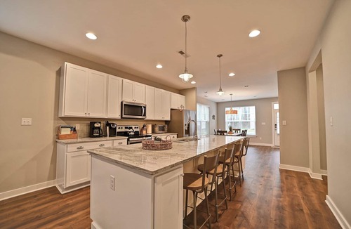 Savannah's Landing House | Wonderful 4 bedroom 2.5 bath - Nestled in a quiet Community! Wifi Available, Pool, Beach Trolley!