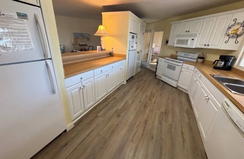 Inlet Harbour House | Wonderful 5-bedroom, canal-front house in Garden City