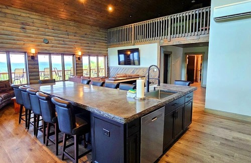 Greenville Cabin | Wonderful Cabin with Ping Pong Table and Lave Views in Maine