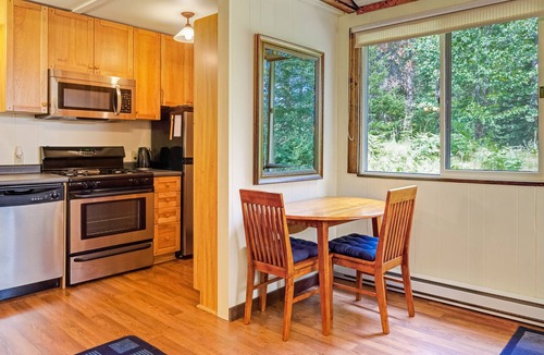 Mount Desert Cottage | Woodland Home near Long Pond w/Spacious Living Area, Full Kitchen & Deck
