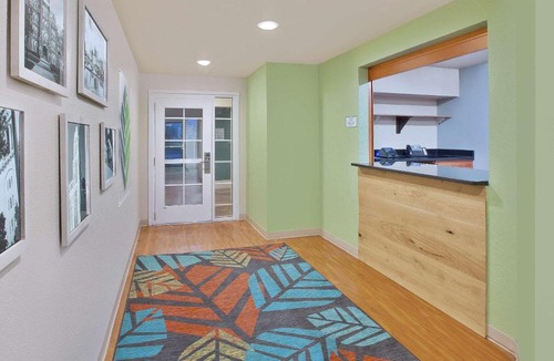 West Columbus Hotel | WoodSpring Suites Columbus Urbancrest