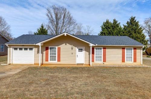 Conestee House | Work, Explore & Unwind: Greenville Getaway w/Yard
