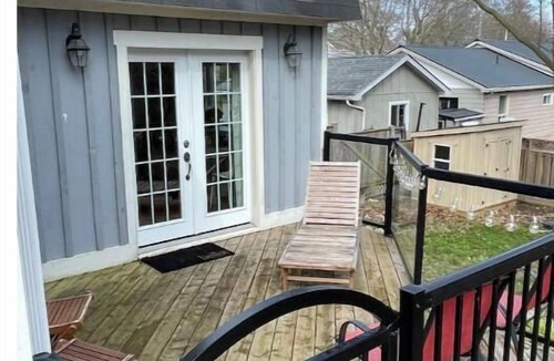 Port Hope Apartment | Work-friendly bed/sit with private deck