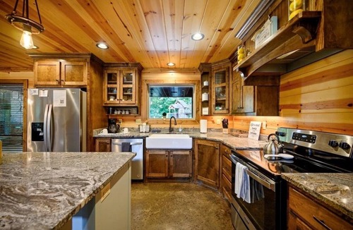 Hochatown Cabin | Work From Cabin Family Fun New Pool Pickleball Putt Putt Pets EV Charger