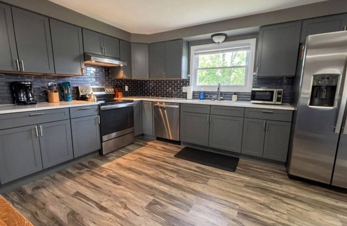 Liverpool House | Work + Relax + Play | 3BR Home w/Ping Pong Table