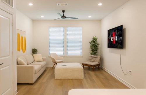 Sherman Apartment | WorkerFriendly WasherDryer WiFi LongStayDiscount