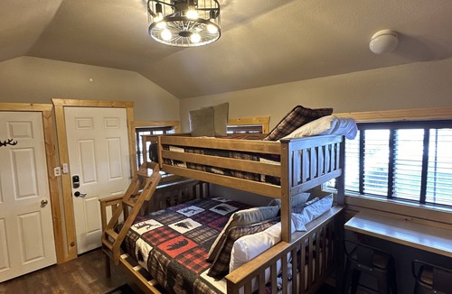 Cloudcroft Cabin | Wynken - Cloudcroft Cozy Cabin Near Downtown!