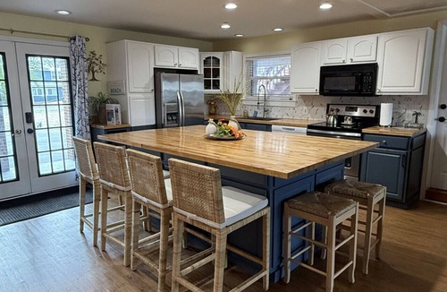 Verona Beach House | Year round resort relaxation w/pool - The Palms