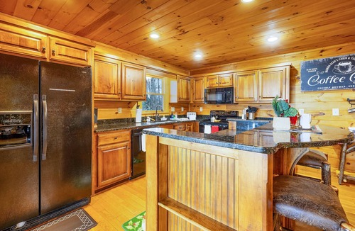 Raccoon Ridge Cabin | Yogi`s Retreat - Aska Adventure Area