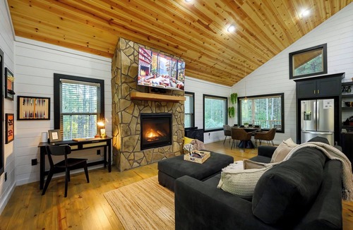 Pickens Cabin | Your New Favorite Place + Private Outdoor Oasis + Disc Golf + Firewood Provided
