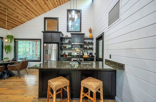 Pickens Cabin | Your New Favorite Place + Private Outdoor Oasis + Disc Golf + Firewood Provided