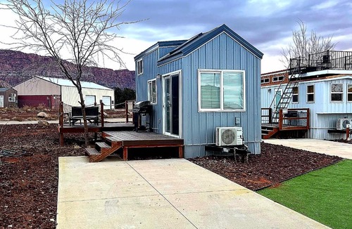 Apple Valley House | Zion Stargazing Oasis Pet-Friendly Stay