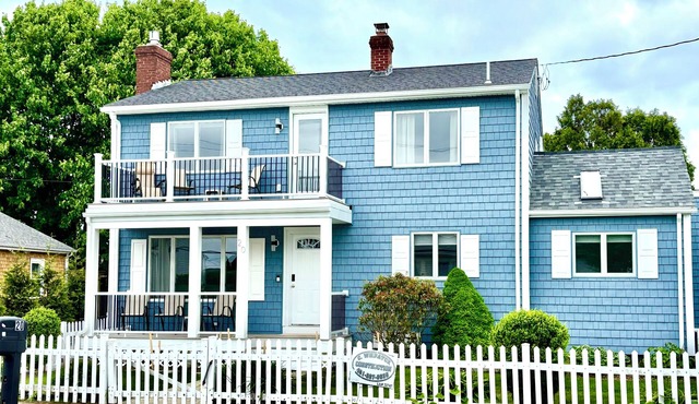 1.5 blocks to Scarborough beach, Narragansett, fenced in yard, AC - New Updates!