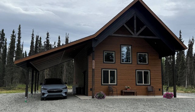 1 bedroom plus loft cabin in Soldotna with private Kenai river fishing access!