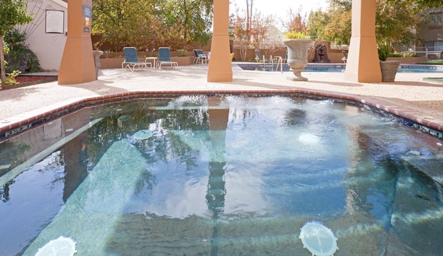 1 Bedroom | Shared Pool & Hot Tub. Free Breakfast