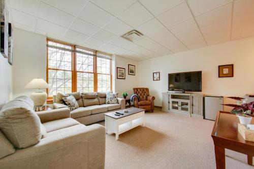 1 Mi to Allegheny River: Cozy Apt w/Shared Patio!