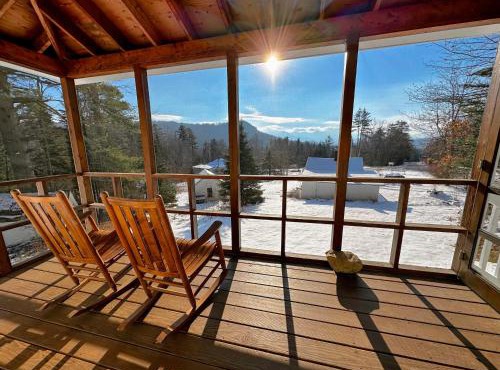 11G Quintessential New England Cottage with Fantastic Views Pool gym passes