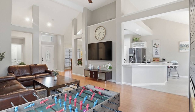 13-minutes drive to Arlington Entertainment district, 17 minutes to DFW airport