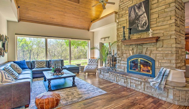 16-Acre Pilot Point Ranch: Private Pond