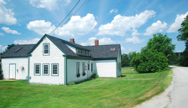 1850s Farm House - Minutes from Acadia, Lamoine Beach, and Lamoine State Park