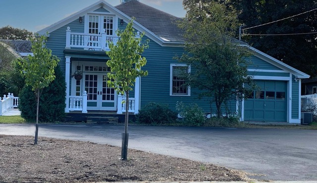 1905 Carriage House, beautifully renovated and walking distance to town.